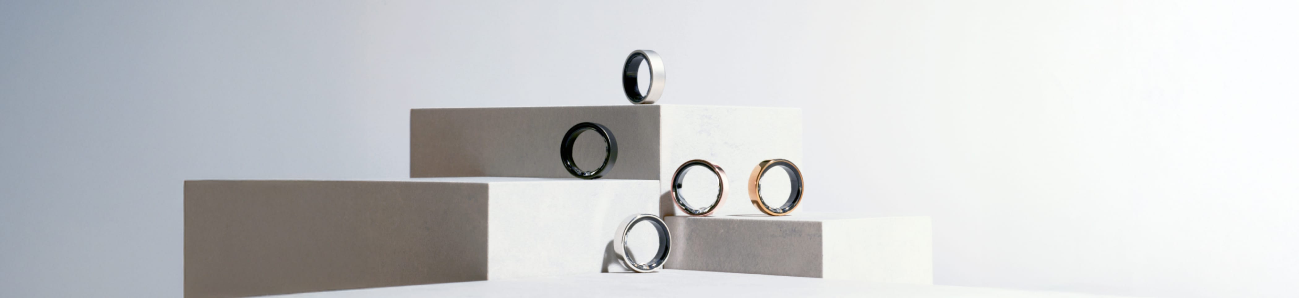 リングの並んだ商品写真